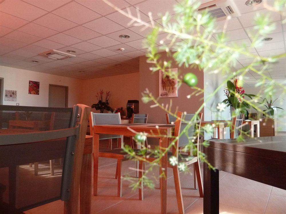 Tama Hotel Saint-Gilles Les Bains Exterior photo