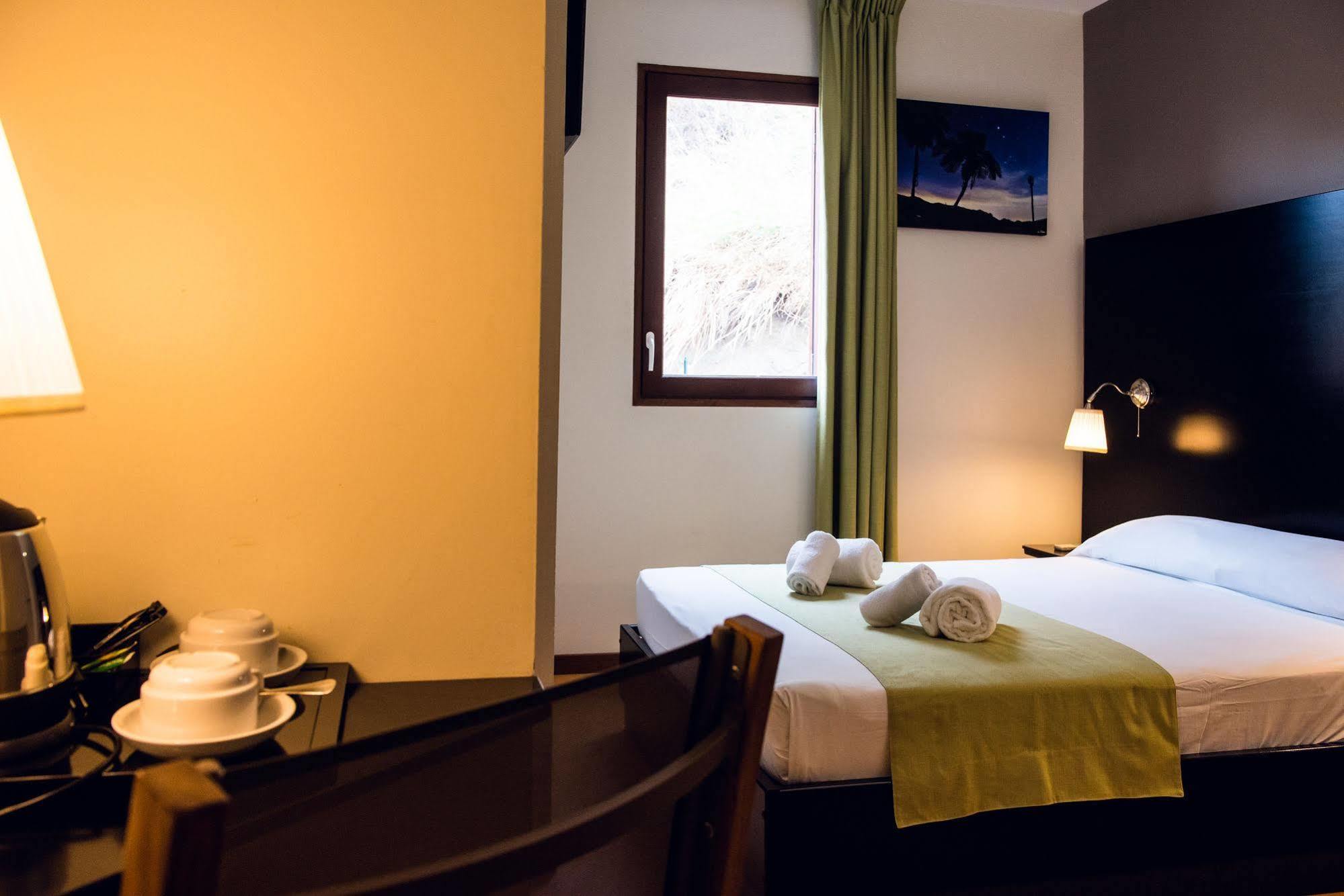 Tama Hotel Saint-Gilles Les Bains Exterior photo