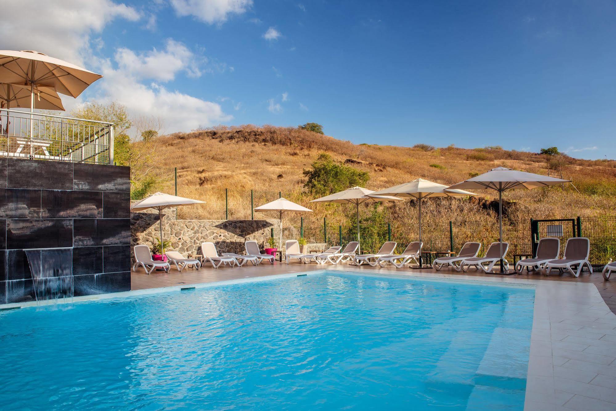 Tama Hotel Saint-Gilles Les Bains Exterior photo